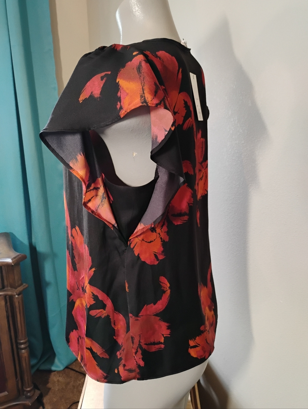 🆕 Nine West, V Neck Blouse, Medium - Picture 4 of 7